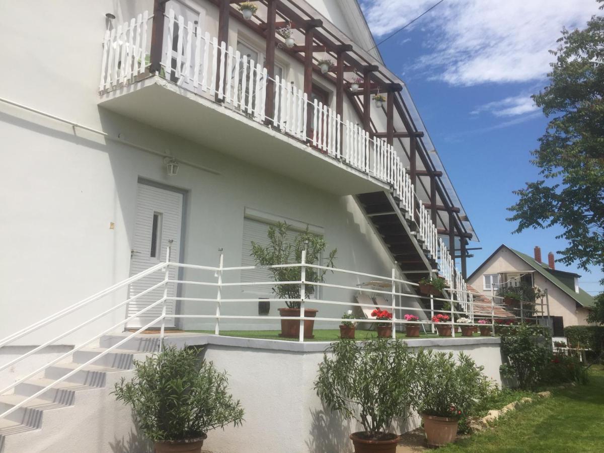Lelle-Kert Apartman 02 Балатонлелле Екстер'єр фото